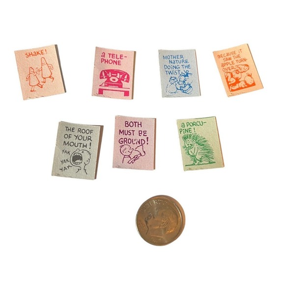 1970 Miniature Two Sided Jokes Silly Vintage Doll House - Picture 2 of 2